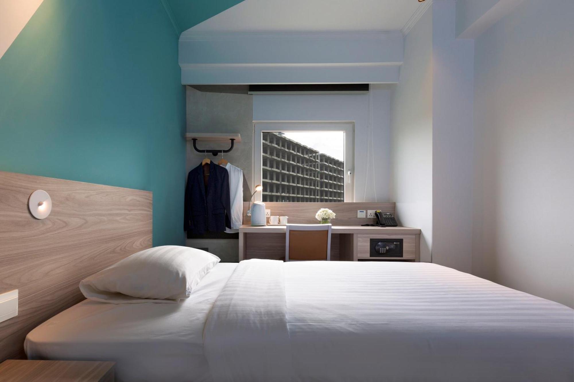 Ibis Budget Riverside Hotel 3*